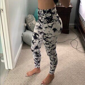 Shibori Lululemon sz 4